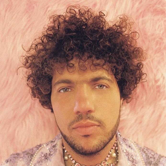 Benny Blanco pracujący w studio nad muzyką