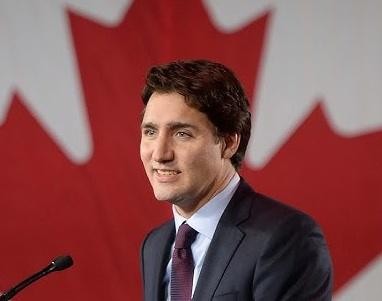 Justin Trudeau w interakcji ze społecznością lokalną podczas wydarzenia.