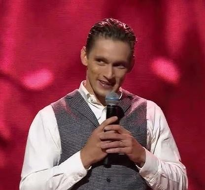 Filip Gurlacz na planie zdjęciowym.