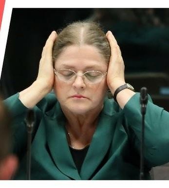 Krystyna Pawłowicz, polska polityk i prawnik, podczas wystąpienia publicznego.