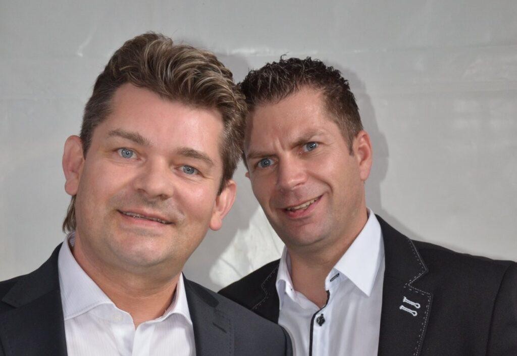 Ryszard Warot, lider zespołu Akcent, w żywiołowym występie na scenie disco polo.